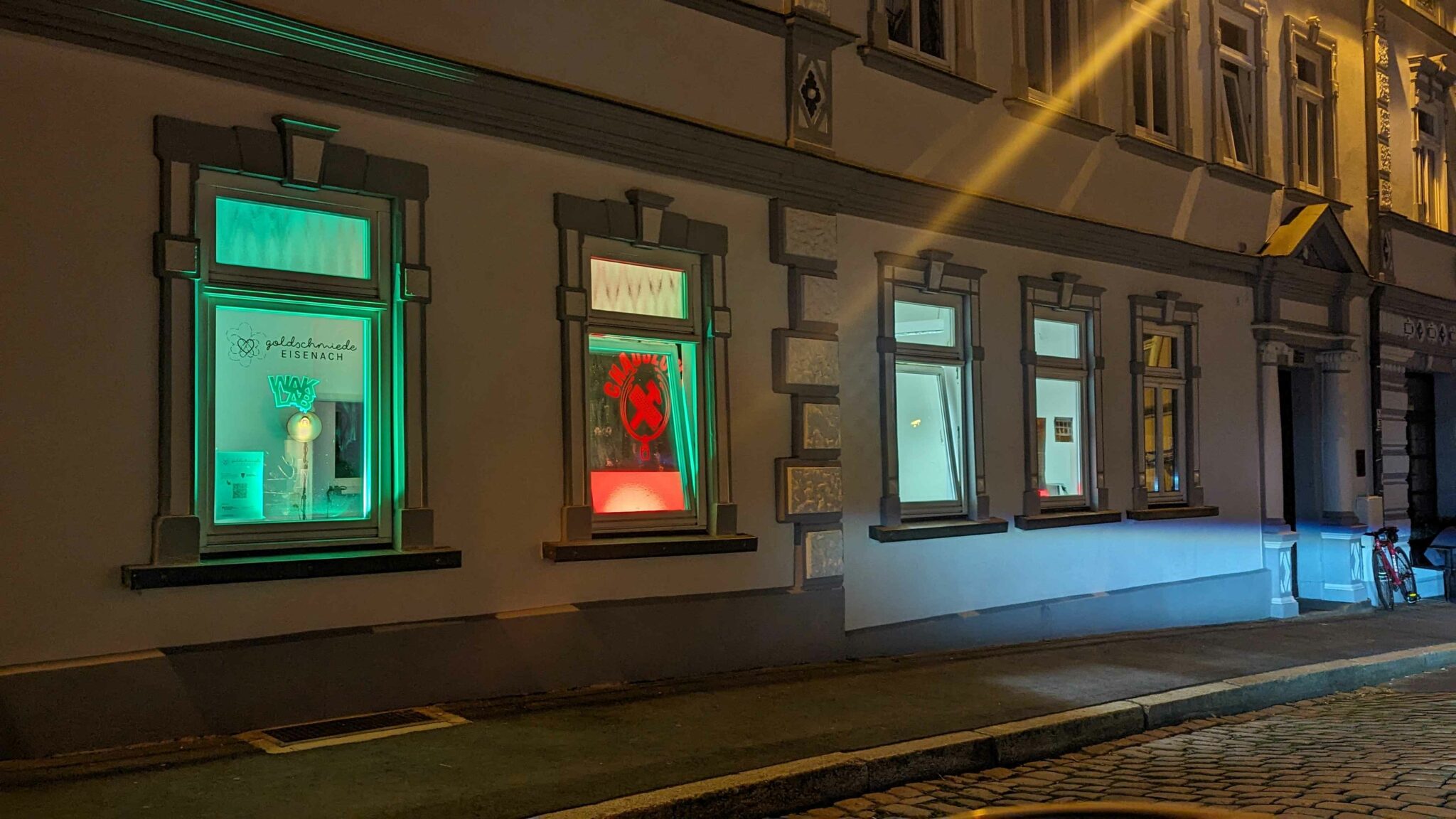 WAK-Lab Straßenansichtbei Nacht